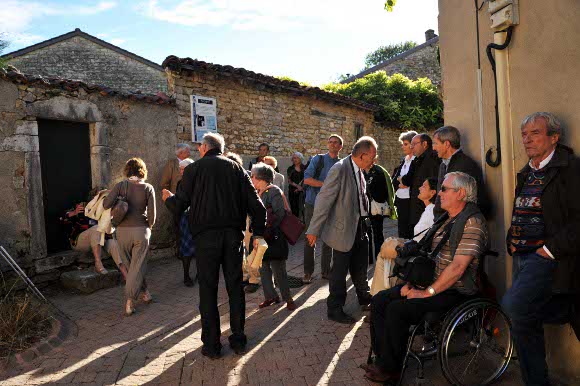 Devant la maison des Vailland