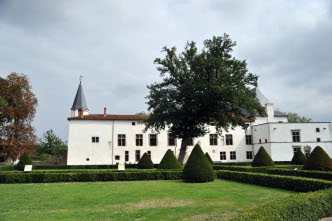 Vue du jardin  la Batie d'Urfé